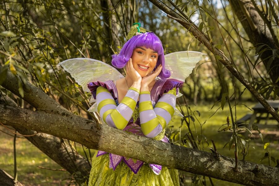 M25A1026-2 Jack and the Beanstalk cast have ‘GIANT’ fun at Roves Farm